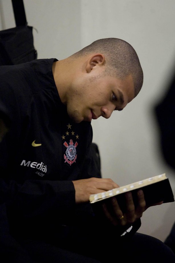 SP - BRAGANTINO/BRAGANCA PAULISTA X CORINTHIANS/SP - ESPORTES - nos vestiários antes da partida válida pelo Campeonato Brasileiro da segunda divisão 2008, primeiro turno, realizada no estádio Santa Cruz, em Ribeirão Preto, interior de São Paulo, nesta quarta-feira a noite