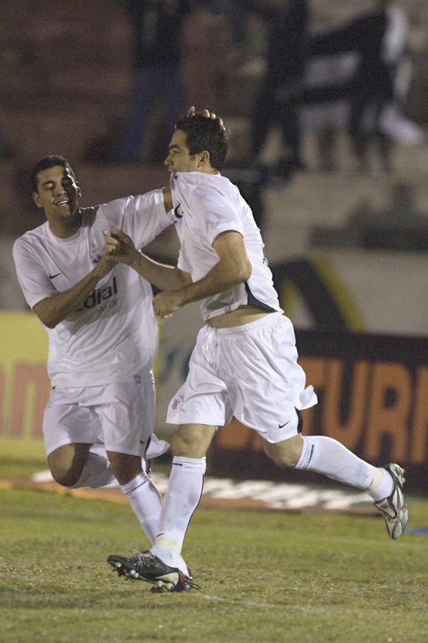 SP - BRAGANTINO/BRAGANCA PAULISTA X CORINTHIANS/SP - ESPORTES - durante partida válida pelo Campeonato Brasileiro da segunda divisão 2008, primeiro turno, realizada no estádio Santa Cruz, em Ribeirão Preto, interior de São Paulo, nesta quarta-feira a noite