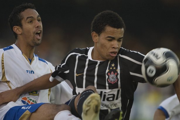 SP - SANTO ANDRE X CORINTHIANS - ESPORTES - durante partida válida pelo Campeonato Brasileiro da segunda divisão 2008, primeiro turno, realizada no estádio Bruno José Daniel, em Santo André, municipio de São Paulo, neste sábado a tarde