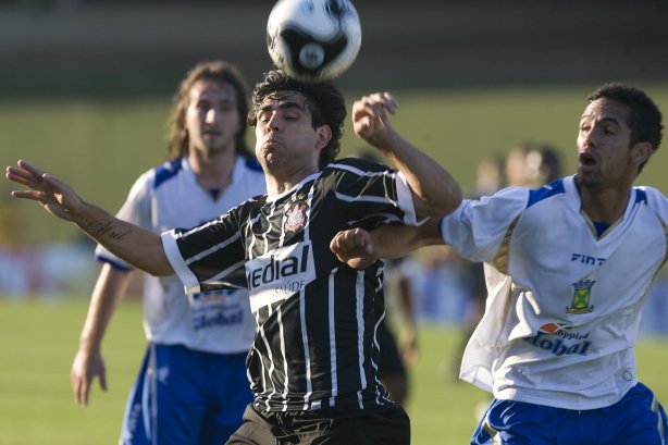 SP - SANTO ANDRE X CORINTHIANS - ESPORTES - durante partida válida pelo Campeonato Brasileiro da segunda divisão 2008, primeiro turno, realizada no estádio Bruno José Daniel, em Santo André, municipio de São Paulo, neste sábado a tarde