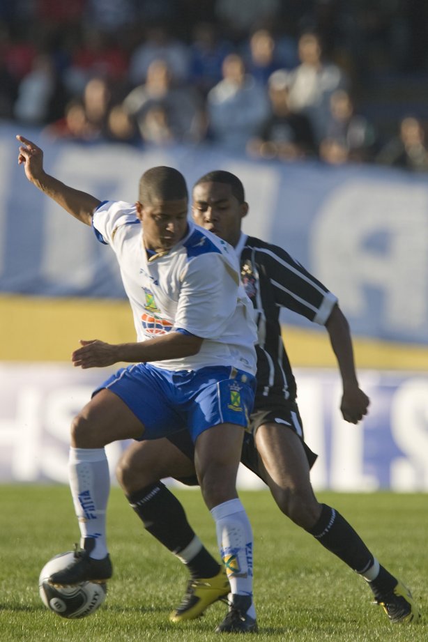SP - SANTO ANDRE X CORINTHIANS - ESPORTES - durante partida válida pelo Campeonato Brasileiro da segunda divisão 2008, primeiro turno, realizada no estádio Bruno José Daniel, em Santo André, municipio de São Paulo, neste sábado a tarde