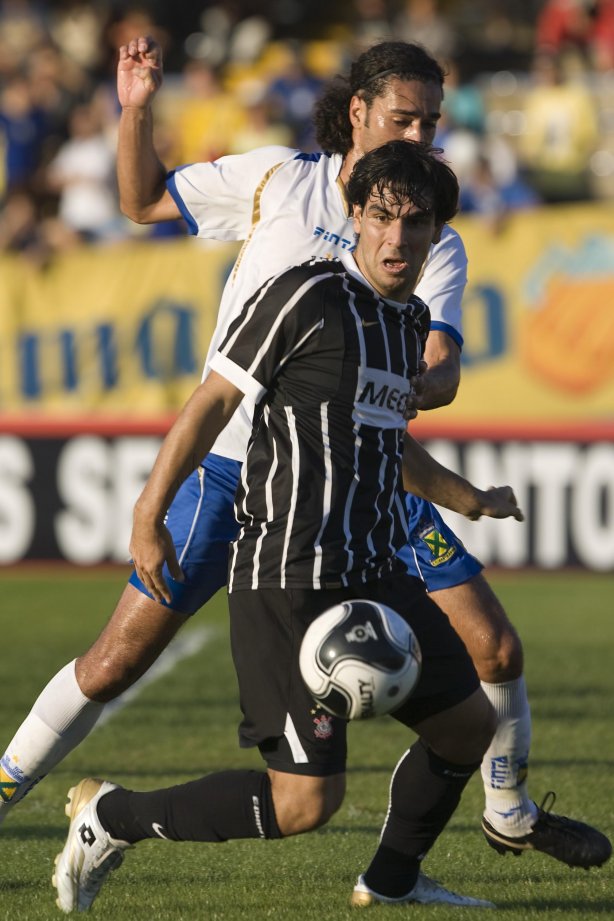SP - SANTO ANDRE X CORINTHIANS - ESPORTES - durante partida válida pelo Campeonato Brasileiro da segunda divisão 2008, primeiro turno, realizada no estádio Bruno José Daniel, em Santo André, municipio de São Paulo, neste sábado a tarde