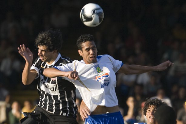 SP - SANTO ANDRE X CORINTHIANS - ESPORTES - durante partida válida pelo Campeonato Brasileiro da segunda divisão 2008, primeiro turno, realizada no estádio Bruno José Daniel, em Santo André, municipio de São Paulo, neste sábado a tarde