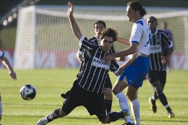 SP - SANTO ANDRE X CORINTHIANS - ESPORTES - durante partida válida pelo Campeonato Brasileiro da segunda divisão 2008, primeiro turno, realizada no estádio Bruno José Daniel, em Santo André, municipio de São Paulo, neste sábado a tarde