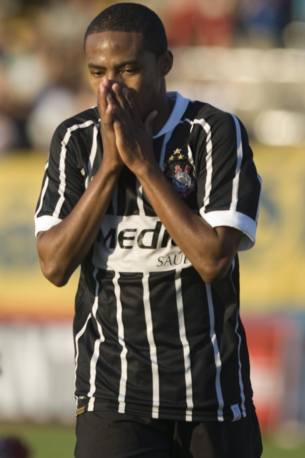 SP - SANTO ANDRE X CORINTHIANS - ESPORTES - durante partida válida pelo Campeonato Brasileiro da segunda divisão 2008, primeiro turno, realizada no estádio Bruno José Daniel, em Santo André, municipio de São Paulo, neste sábado a tarde