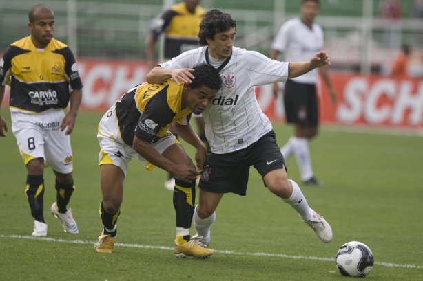 SP - CORINTHIANS/SP X CRICIUMA/SC - ESPORTES - durante partida válida pelo Campeonato Brasileiro da segunda divisão 2008, primeiro turno, realizada no estádio do Pacaembu, zona oeste da cidade, neste sábado a tarde