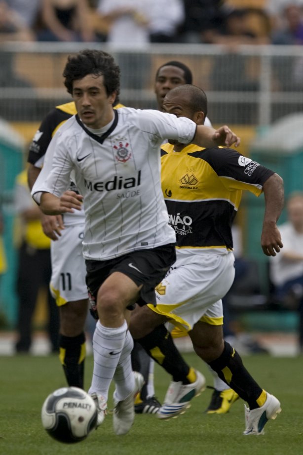 SP - CORINTHIANS/SP X CRICIUMA/SC - ESPORTES - durante partida válida pelo Campeonato Brasileiro da segunda divisão 2008, primeiro turno, realizada no estádio do Pacaembu, zona oeste da cidade, neste sábado a tarde