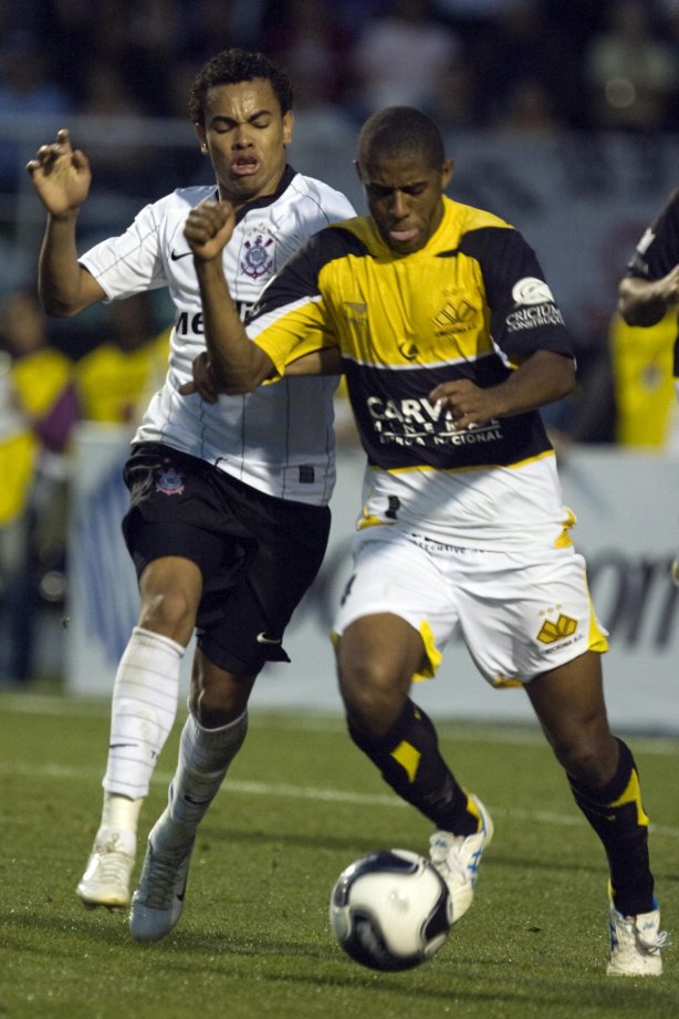 SP - CORINTHIANS/SP X CRICIUMA/SC - ESPORTES - durante partida válida pelo Campeonato Brasileiro da segunda divisão 2008, primeiro turno, realizada no estádio do Pacaembu, zona oeste da cidade, neste sábado a tarde