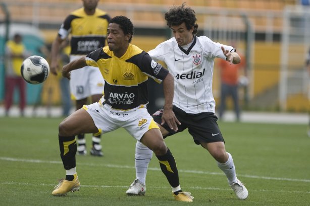 SP - CORINTHIANS/SP X CRICIUMA/SC - ESPORTES - durante partida válida pelo Campeonato Brasileiro da segunda divisão 2008, primeiro turno, realizada no estádio do Pacaembu, zona oeste da cidade, neste sábado a tarde