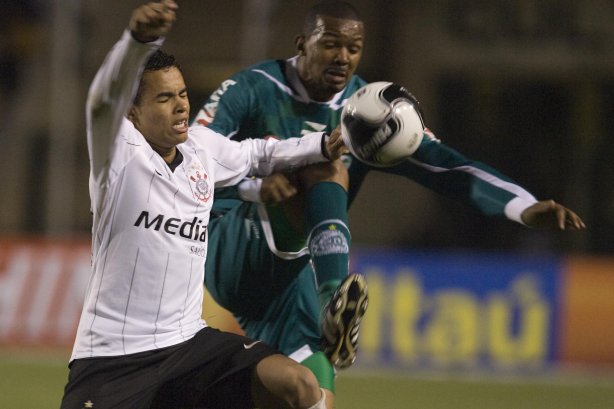 SP - CORINTHIANS/SP X JUVENTUDE/RS - ESPORTES - durante partida válida pelo Campeonato Brasileiro da segunda divisão 2008, primeiro turno, realizada no estádio do Pacaembu, zona oeste da cidade, nesta terca-feira a noite