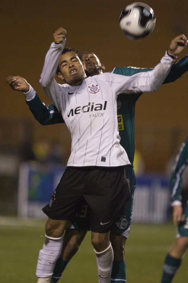 SP - CORINTHIANS/SP X JUVENTUDE/RS - ESPORTES - durante partida válida pelo Campeonato Brasileiro da segunda divisão 2008, primeiro turno, realizada no estádio do Pacaembu, zona oeste da cidade, nesta terca-feira a noite