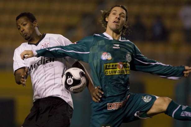 SP - CORINTHIANS/SP X JUVENTUDE/RS - ESPORTES - durante partida válida pelo Campeonato Brasileiro da segunda divisão 2008, primeiro turno, realizada no estádio do Pacaembu, zona oeste da cidade, nesta terca-feira a noite