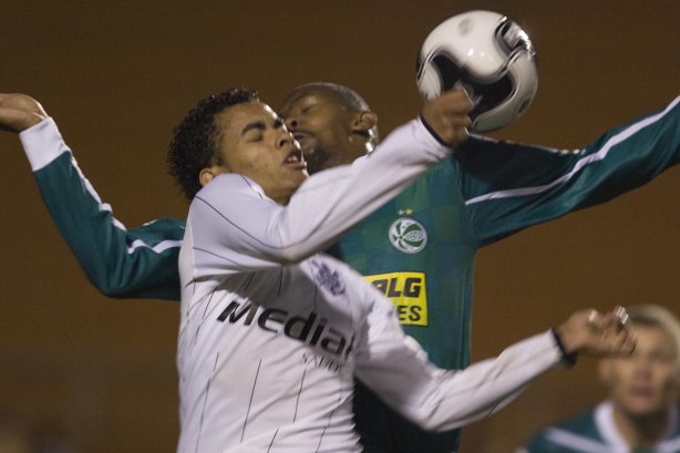 SP - CORINTHIANS/SP X JUVENTUDE/RS - ESPORTES - durante partida válida pelo Campeonato Brasileiro da segunda divisão 2008, primeiro turno, realizada no estádio do Pacaembu, zona oeste da cidade, nesta terca-feira a noite