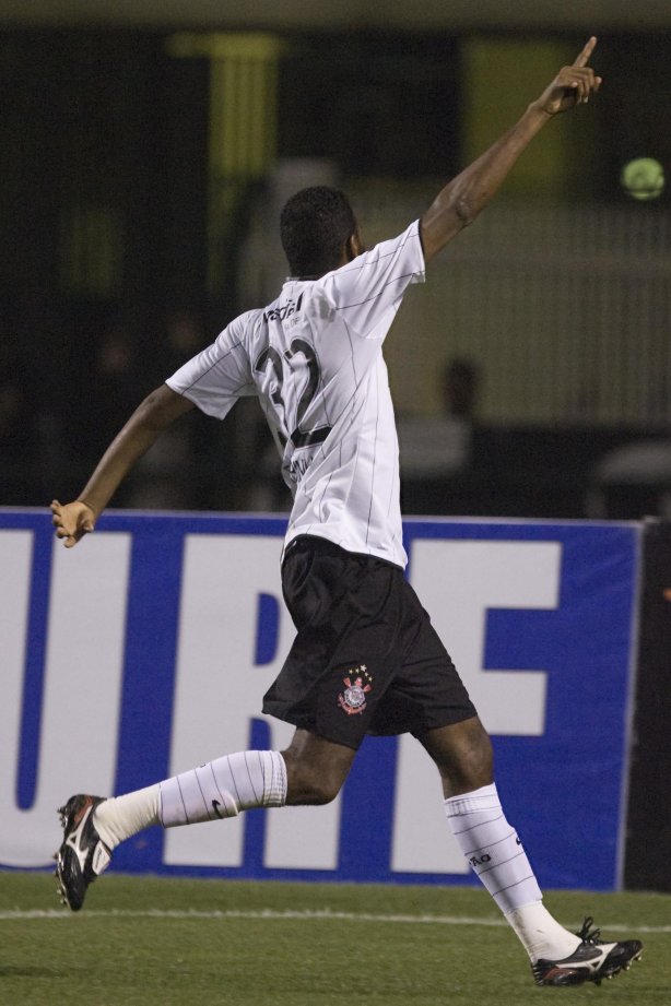 SP - CORINTHIANS/SP X JUVENTUDE/RS - ESPORTES - durante partida válida pelo Campeonato Brasileiro da segunda divisão 2008, primeiro turno, realizada no estádio do Pacaembu, zona oeste da cidade, nesta terca-feira a noite
