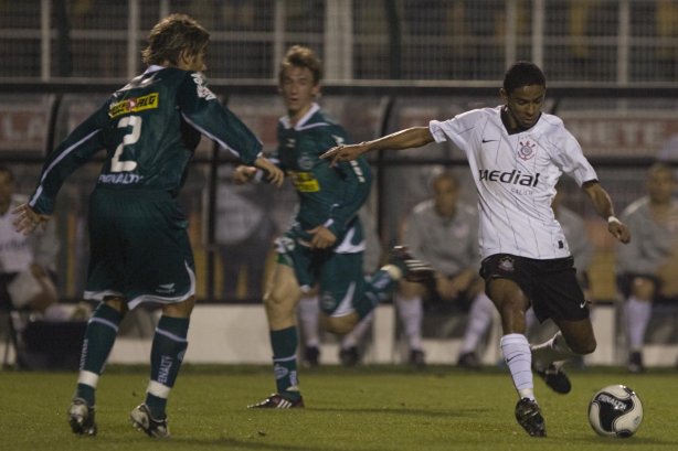 SP - CORINTHIANS/SP X JUVENTUDE/RS - ESPORTES - durante partida válida pelo Campeonato Brasileiro da segunda divisão 2008, primeiro turno, realizada no estádio do Pacaembu, zona oeste da cidade, nesta terca-feira a noite