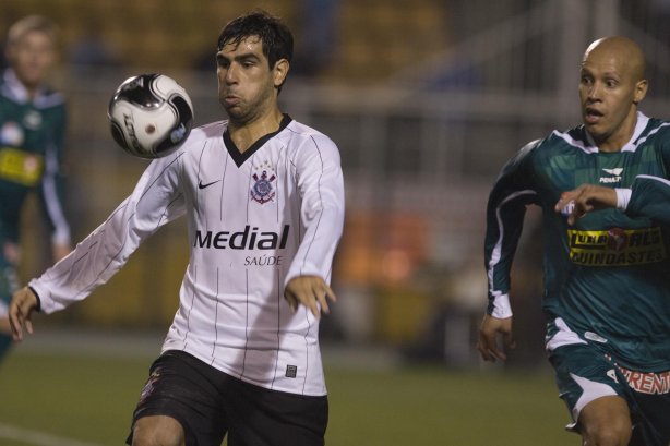 SP - CORINTHIANS/SP X JUVENTUDE/RS - ESPORTES - durante partida válida pelo Campeonato Brasileiro da segunda divisão 2008, primeiro turno, realizada no estádio do Pacaembu, zona oeste da cidade, nesta terca-feira a noite