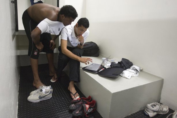 SP - CORINTHIANS/SP X JUVENTUDE/RS - ESPORTES - nos vestiários antes da partida válida pelo Campeonato Brasileiro da segunda divisão 2008, primeiro turno, realizada no estádio do Pacaembu, zona oeste da cidade, nesta terca-feira a noite