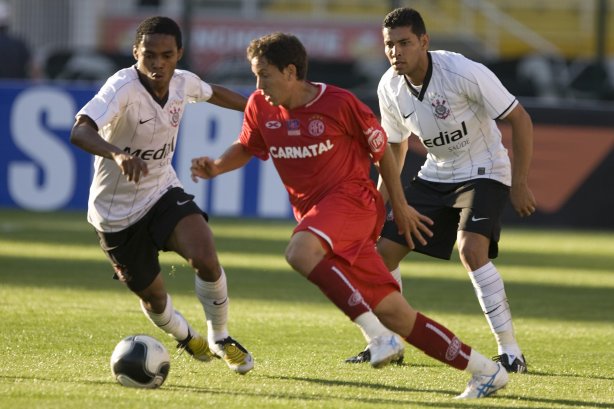 SC - AVAI/SC X CORINTHIANS/SP - ESPORTES - durante partida válida pelo Campeonato Brasileiro da segunda divisão 2008, primeiro turno, realizada no estádio da Ressacada em Florianopolis, nesta terca-feira a noite