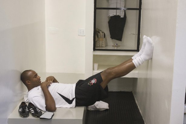 SP - CORINTHIANS/SP X ABC/RN- ESPORTES - nos vestiários antes da partida válida pelo Campeonato Brasileiro da segunda divisão 2008, última partida do primeiro turno, realizada no estádio da Pacaembu, neste sábado a tarde