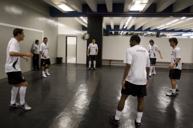 SP - CORINTHIANS/SP X ABC/RN- ESPORTES - nos vestiários antes da partida válida pelo Campeonato Brasileiro da segunda divisão 2008, última partida do primeiro turno, realizada no estádio da Pacaembu, neste sábado a tarde