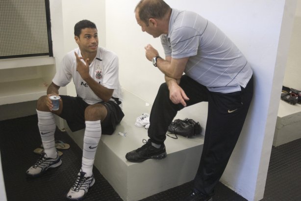 SP - CORINTHIANS/SP X ABC/RN- ESPORTES - nos vestiários antes da partida válida pelo Campeonato Brasileiro da segunda divisão 2008, última partida do primeiro turno, realizada no estádio da Pacaembu, neste sábado a tarde
