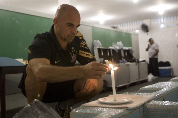 AL - CRB/ALAGOAS X CORINTHIANS/SP - ESPORTES - nos vestiários antes da partida válida pelo Campeonato Brasileiro da segunda divisão 2008, primeira partida do returno, realizada no estádio Rei Pelé, neste sábado a tarde