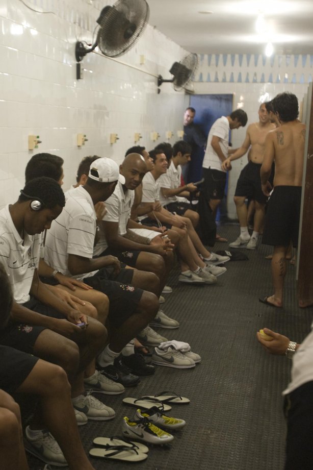 AL - CRB/ALAGOAS X CORINTHIANS/SP - ESPORTES - nos vestiários antes da partida válida pelo Campeonato Brasileiro da segunda divisão 2008, primeira partida do returno, realizada no estádio Rei Pelé, neste sábado a tarde
