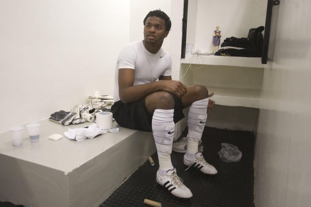 SP - CORINTHIANS/SP X ABC/RN - ESPORTES - nos vestiários antes da partida válida pelo returno do Campeonato Brasileiro da segunda divisão 2008, realizada no estádio do Pacaembu, neste sábado a tarde
