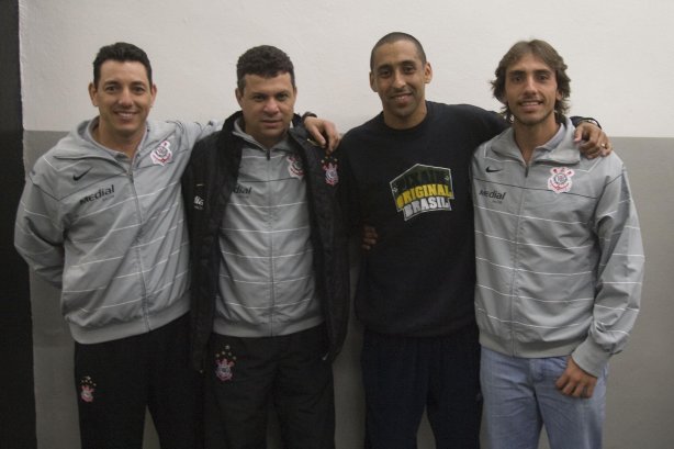 SP - CORINTHIANS/SP X ABC/RN - ESPORTES - nos vestiários antes da partida válida pelo returno do Campeonato Brasileiro da segunda divisão 2008, realizada no estádio do Pacaembu, neste sábado a tarde