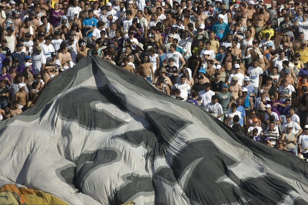 durante partida válida pelo Campeonato Paulista 2008, primeiro turno, realizada no estádio Alfredo de Castilho, em Bauru, interior de São Paulo, neste domingo a tarde