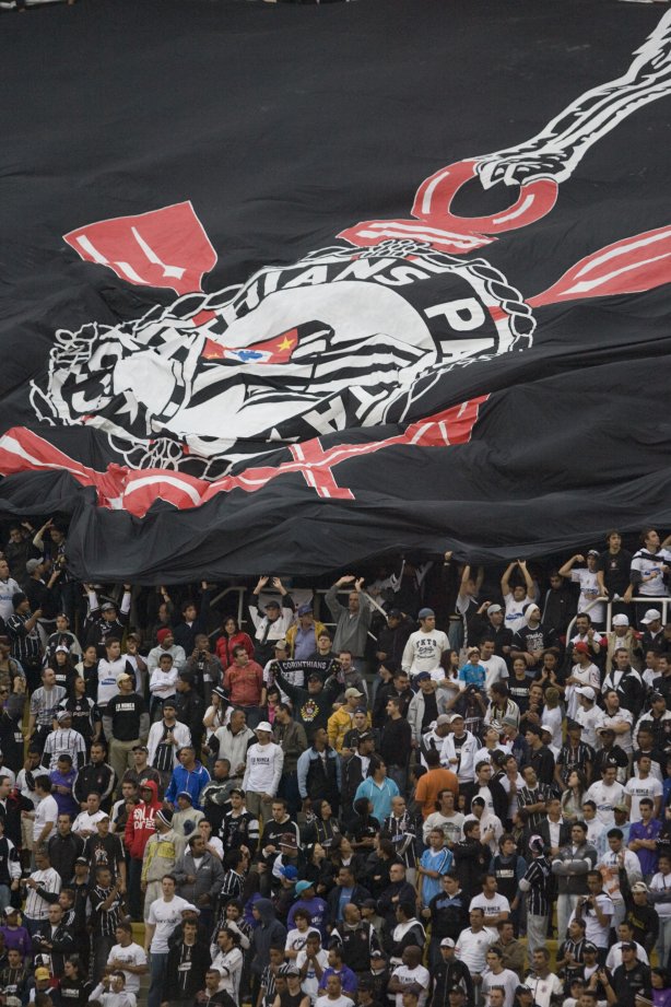 durante a partida de estreia do Corinthians na segunda divisão do Campeonato Brasileiro de 2008, realizada no estádio do Pacaembu, zona oeste de São Paulo, neste sábado a tarde