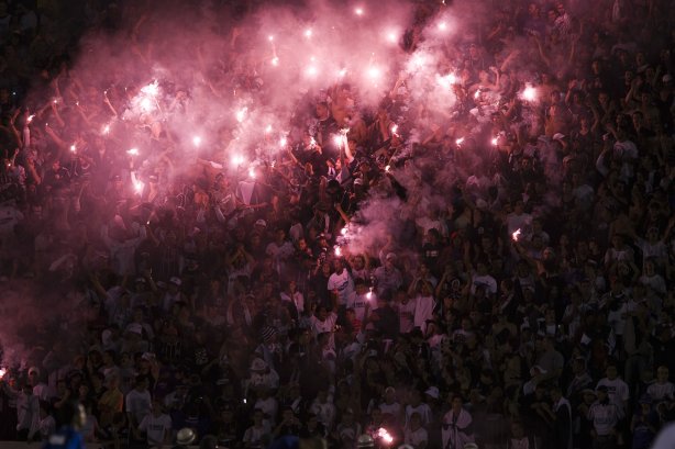 durante partida válida pelas quartas de final, jogo da volta, pela Copa do Brasil 2008, realizada no estádio Santa Cruz em Ribeirão Preto, interior de São Paulo, nesta terca-feira a noite