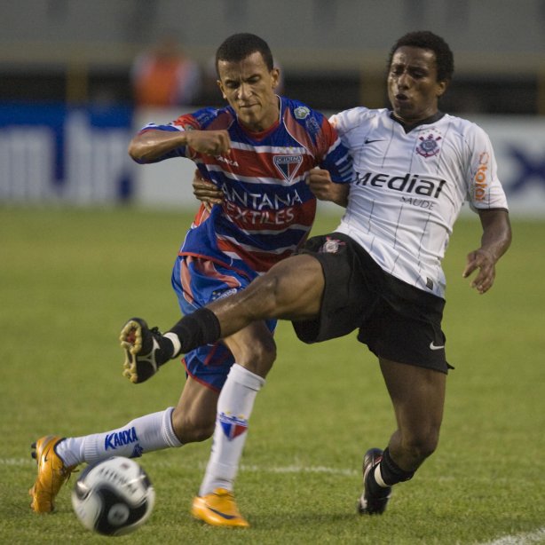 SP - FORTALEZA/CE X CORINTHIANS/SP - ESPORTES - durante partida válida pelo returno do Campeonato Brasileiro da segunda divisão de 2008, realizada no estádio Castelão, neste sábado a tarde