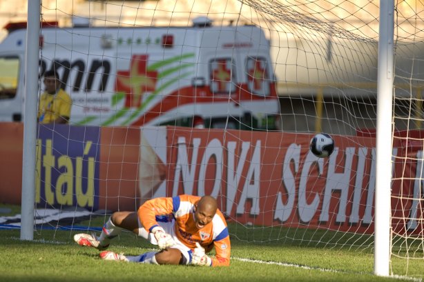 SP - FORTALEZA/CE X CORINTHIANS/SP - ESPORTES - durante partida válida pelo returno do Campeonato Brasileiro da segunda divisão de 2008, realizada no estádio Castelão, neste sábado a tarde