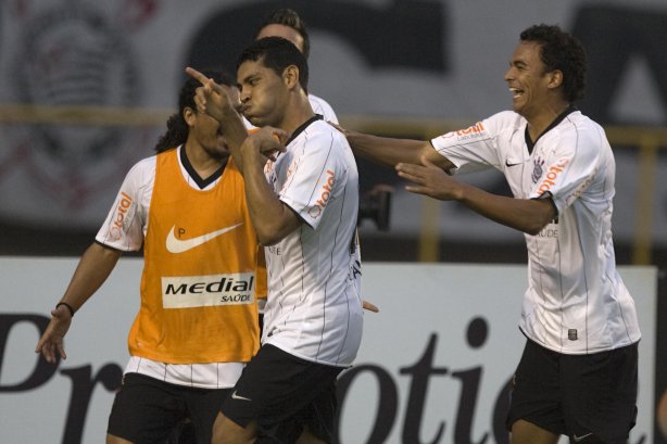 SP - FORTALEZA/CE X CORINTHIANS/SP - ESPORTES - durante partida válida pelo returno do Campeonato Brasileiro da segunda divisão de 2008, realizada no estádio Castelão, neste sábado a tarde