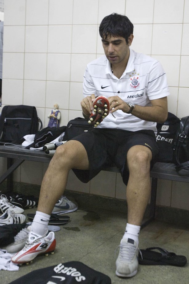 BSB - BRASILIENSE/BSB X CORINTHIANS/SP - ESPORTES - nos vestiários antes da partida válida pelo returno do Campeonato Brasileiro da segunda divisão de 2008, realizada no estádio Serejao/Serejão, nesta terca-feira a noite