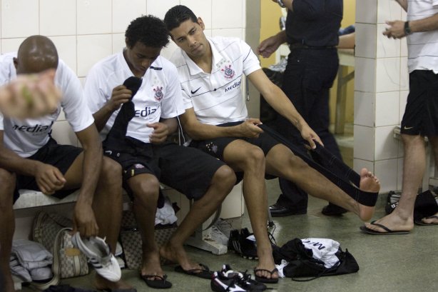 BSB - BRASILIENSE/BSB X CORINTHIANS/SP - ESPORTES - nos vestiários antes da partida válida pelo returno do Campeonato Brasileiro da segunda divisão de 2008, realizada no estádio Serejao/Serejão, nesta terca-feira a noite