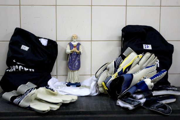 BSB - BRASILIENSE/BSB X CORINTHIANS/SP - ESPORTES - nos vestiários antes da partida válida pelo returno do Campeonato Brasileiro da segunda divisão de 2008, realizada no estádio Serejao/Serejão, nesta terca-feira a noite