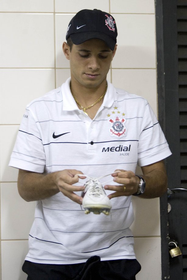 BSB - BRASILIENSE/BSB X CORINTHIANS/SP - ESPORTES - nos vestiários antes da partida válida pelo returno do Campeonato Brasileiro da segunda divisão de 2008, realizada no estádio Serejao/Serejão, nesta terca-feira a noite