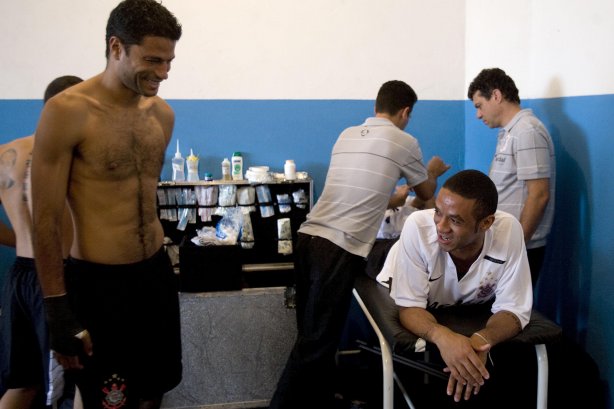 PR - MARILIA/SP X CORINTHIANS/SP - ESPORTES - nos vestiários antes da partida válida pelo returno do Campeonato Brasileiro da segunda divisão de 2008, realizada no estádio do Café, na cidade de Londrina, neste sábado a tarde