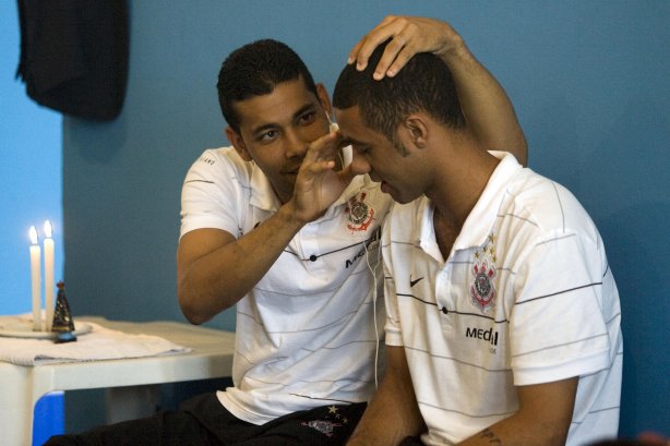 PR - MARILIA/SP X CORINTHIANS/SP - ESPORTES - nos vestiários antes da partida válida pelo returno do Campeonato Brasileiro da segunda divisão de 2008, realizada no estádio do Café, na cidade de Londrina, neste sábado a tarde
