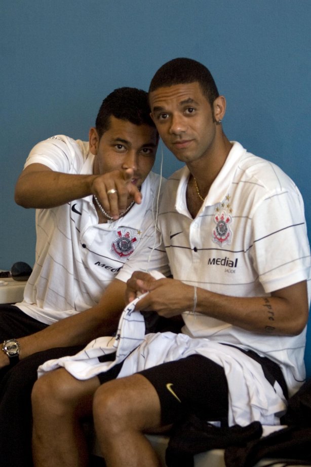 PR - MARILIA/SP X CORINTHIANS/SP - ESPORTES - nos vestiários antes da partida válida pelo returno do Campeonato Brasileiro da segunda divisão de 2008, realizada no estádio do Café, na cidade de Londrina, neste sábado a tarde