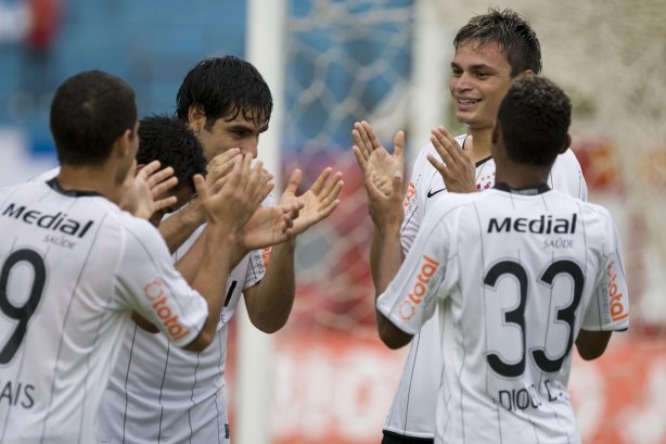 SP - SAO CAETANO/SP X CORINTHIANS/SP - ESPORTES - durante partida válida pelo returno do Campeonato Brasileiro da segunda divisão de 2008, realizada no estádio Brinco de Ouro da Princesa, em Campinas, neste sábado a tarde