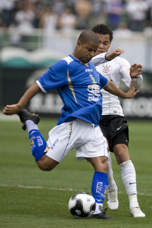 SP- CORINTHIANS/SP X SANTO ANDRE/SP - ESPORTES - durante a partida válida pelo returno do Campeonato Brasileiro da segunda divisão de 2008, realizada no estádio do Pacaembu, zona oeste da cidade, neste sábado a tarde