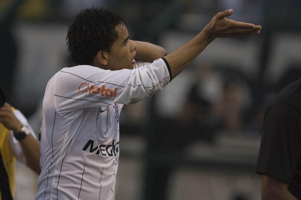 SP- CORINTHIANS/SP X SANTO ANDRE/SP - ESPORTES - durante partida válida pelo returno do Campeonato Brasileiro da segunda divisão de 2008, realizada no estádio do Pacaembu, zona oeste da cidade, neste sábado a tarde