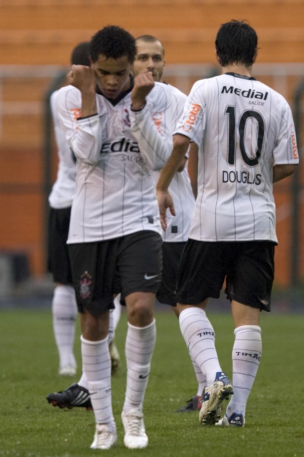 SP- CORINTHIANS/SP X SANTO ANDRE/SP - ESPORTES - durante partida válida pelo returno do Campeonato Brasileiro da segunda divisão de 2008, realizada no estádio do Pacaembu, zona oeste da cidade, neste sábado a tarde
