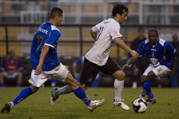 SP- CORINTHIANS/SP X SANTO ANDRE/SP - ESPORTES - durante partida válida pelo returno do Campeonato Brasileiro da segunda divisão de 2008, realizada no estádio do Pacaembu, zona oeste da cidade, neste sábado a tarde