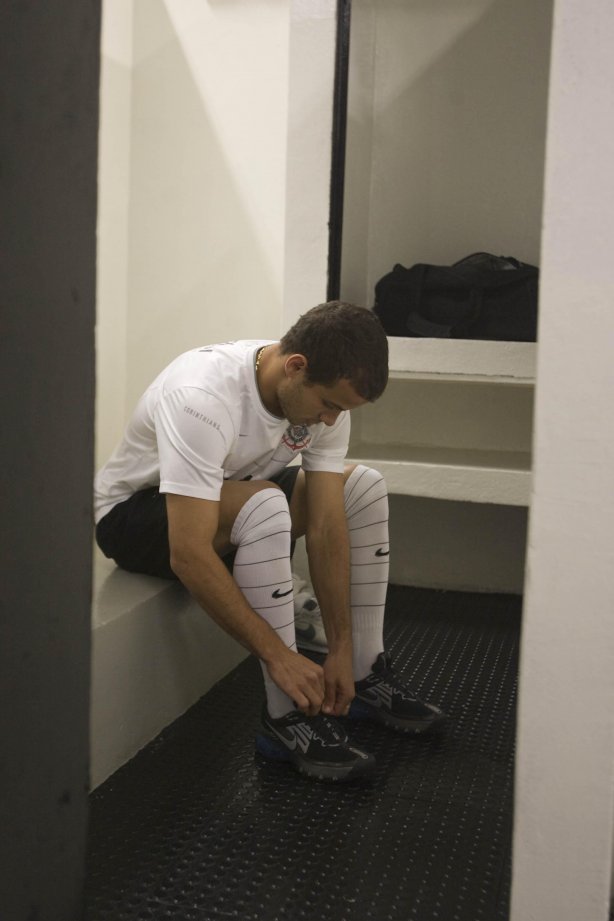 SP- CORINTHIANS/SP X SANTO ANDRE/SP - ESPORTES - nos vestiários antes da partida válida pelo returno do Campeonato Brasileiro da segunda divisão de 2008, realizada no estádio do Pacaembu, zona oeste da cidade, neste sábado a tarde