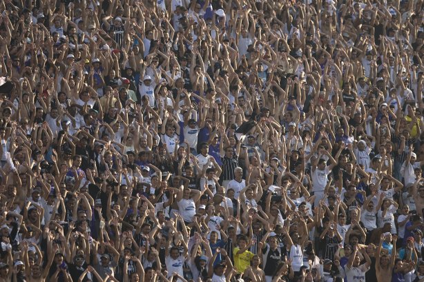 SP - CORINTHIANS/SP X PARANA CLUBE/PR - ESPORTES - durante jogo válido pelo returno do Campeonato Brasileiro Serie B, realizado no estádio do Pacaembu, zona oeste da cidade, neste sábado a tarde