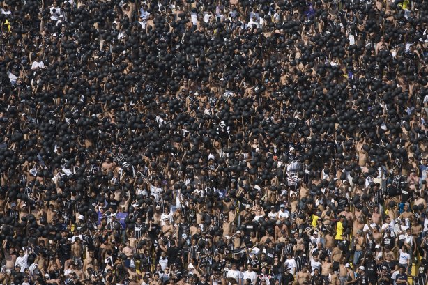 SP - CORINTHIANS/SP X PARANA CLUBE/PR - ESPORTES - durante jogo válido pelo returno do Campeonato Brasileiro Serie B, realizado no estádio do Pacaembu, zona oeste da cidade, neste sábado a tarde